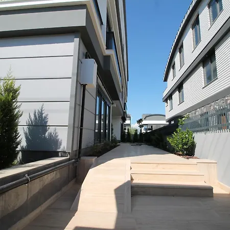 New Flat With Big Living Spaces 2-5 Near By Lara *