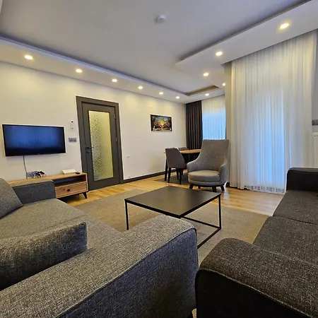 New Flat With Big Living Spaces 2-5 Near By Lara شقة