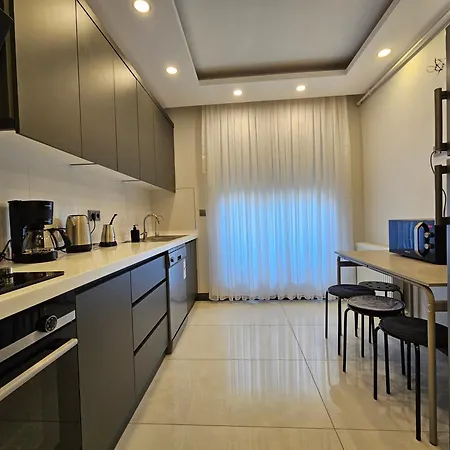 New Flat With Big Living Spaces 2-5 Near By Lara شقة